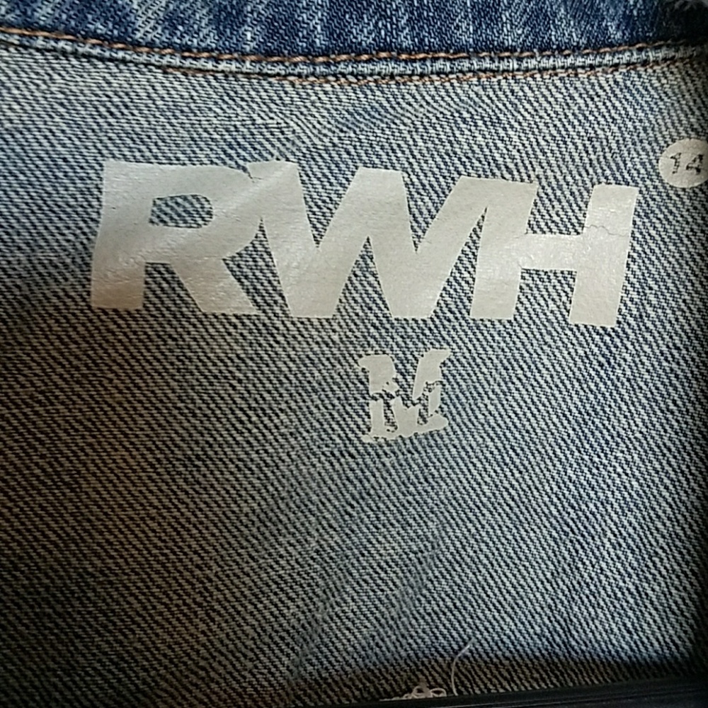 Buckle (RWH) Vest - Picture 2 of 5